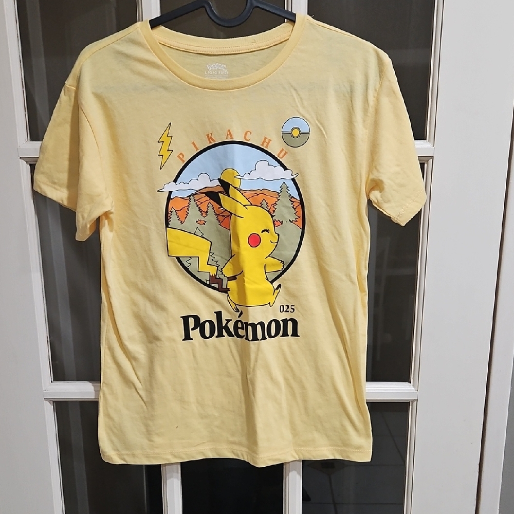 New Without Tags Pokemon Yellow Pikachu Short Sleeve Tee